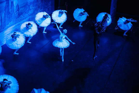 &Lcy;&IEcy;&Tcy;&Ocy; &Pcy;&Icy;&Rcy;&Ucy;&Ecy;&Tcy;&Acy;&period; &Lcy;&iecy;&bcy;&iecy;&dcy;&icy;&ncy;&ocy;&iecy; &ocy;&zcy;&iecy;&rcy;&ocy;