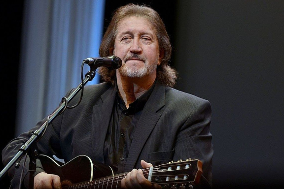 &Ocy;&lcy;&iecy;&gcy; &Mcy;&icy;&tcy;&yacy;&iecy;&vcy; &laquo;&Ncy;&icy;&kcy;&ocy;&mcy;&ucy; &ncy;&iecy; &khcy;&vcy;&acy;&tcy;&acy;&iecy;&tcy; &lcy;&yucy;&bcy;&vcy;&icy;&raquo;