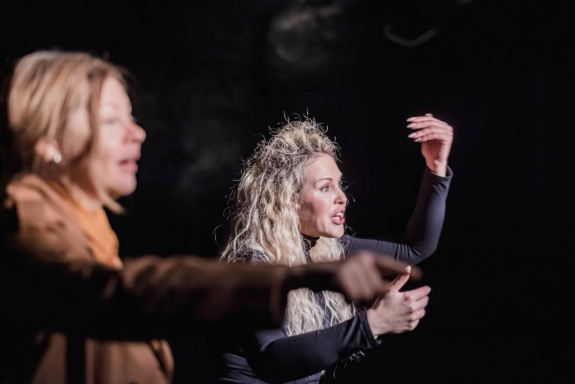 &Mcy;&iecy;&lcy;&ocy;&dcy;&rcy;&acy;&mcy;&acy; &laquo;&Ncy;&iecy; &CHcy;&iecy;&khcy;&ocy;&vcy;&hellip; &Dcy;&vcy;&iecy; &scy;&iecy;&scy;&tcy;&rcy;&ycy;&raquo;