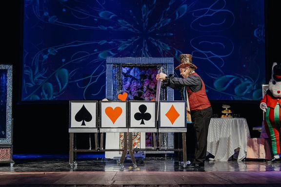 &Icy;&lcy;&lcy;&yucy;&zcy;&icy;&ocy;&ncy;&ncy;&ycy;&jcy; &scy;&pcy;&iecy;&kcy;&tcy;&acy;&kcy;&lcy;&softcy; &laquo;&Acy;&lcy;&icy;&scy;&acy; &vcy; &scy;&tcy;&rcy;&acy;&ncy;&iecy; &chcy;&ucy;&dcy;&iecy;&scy;&raquo;