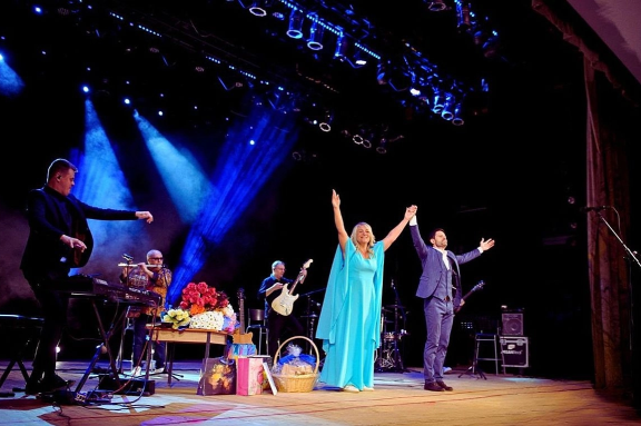 Антон и Виктория Макарские «Живой семейный концерт»