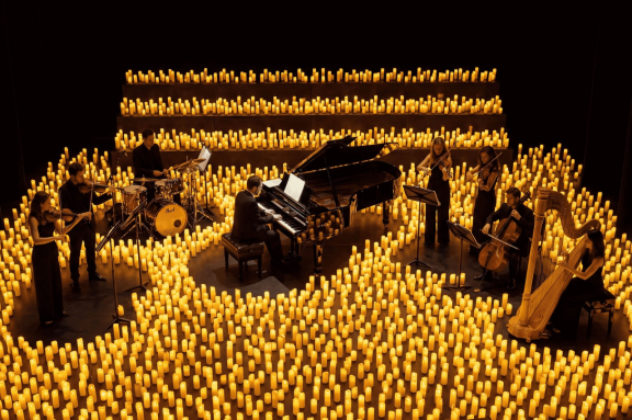 &Ocy;&rcy;&kcy;&iecy;&scy;&tcy;&rcy; &pcy;&rcy;&icy; &scy;&vcy;&iecy;&chcy;&acy;&khcy;&colon; &laquo;&Mcy;&ucy;&zcy;&ycy;&kcy;&acy; &lcy;&yucy;&bcy;&vcy;&icy;&raquo;&period; &Ncy;&ocy;&vcy;&ocy;&kcy;&ucy;&zcy;&ncy;&iecy;&tscy;&kcy;