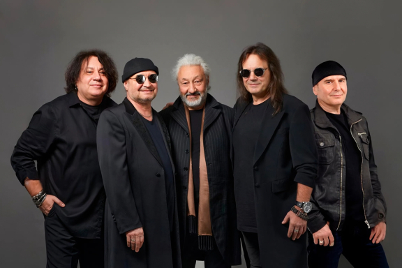 Группа Цветы