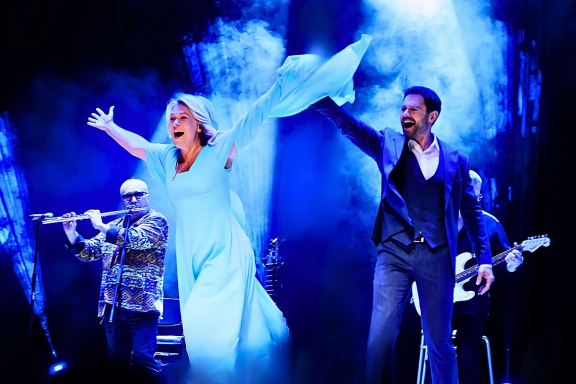 Антон и Виктория Макарские «Живой семейный концерт»